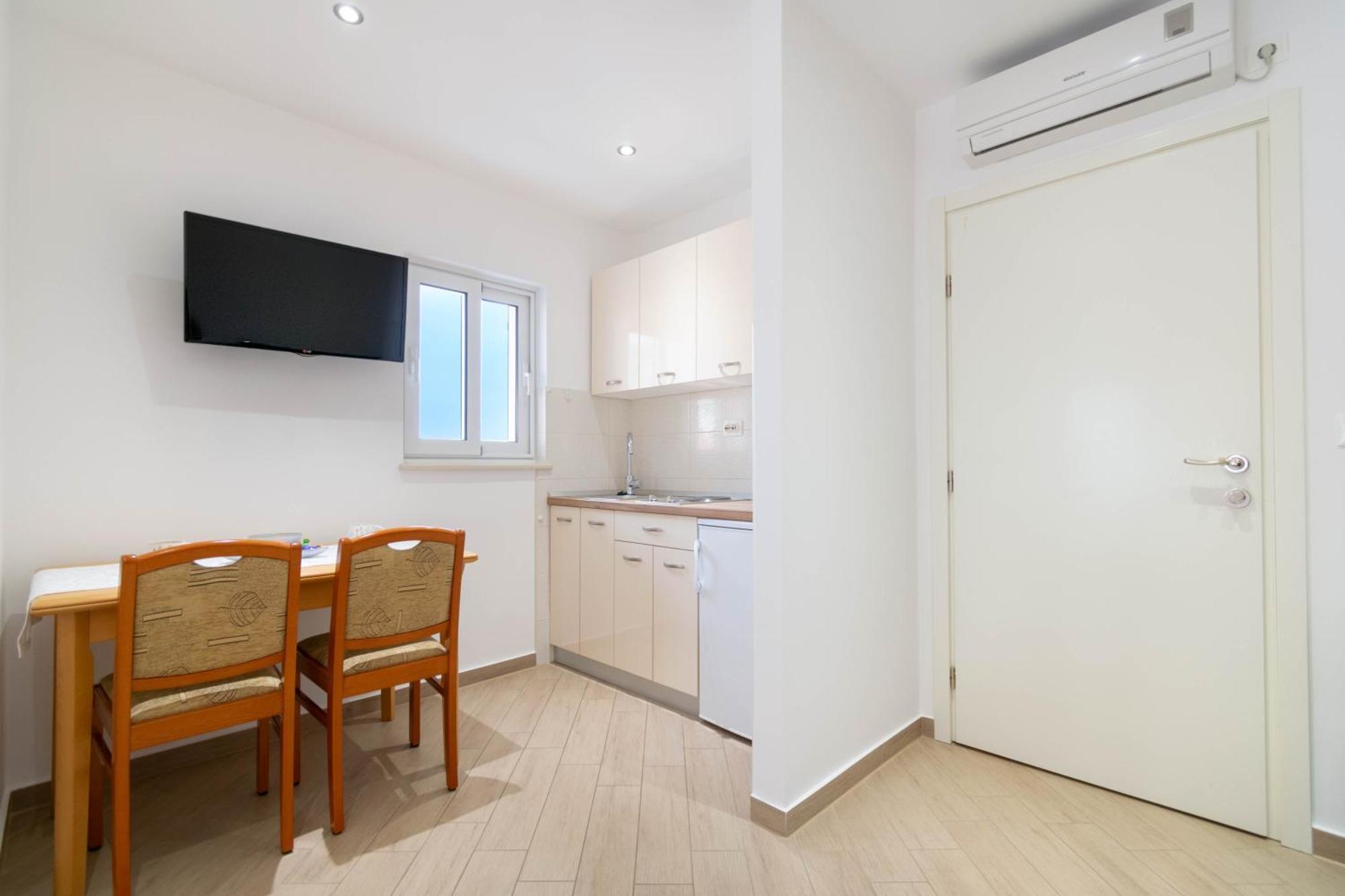 Studio Apartmani Dora Makarska Exterior photo