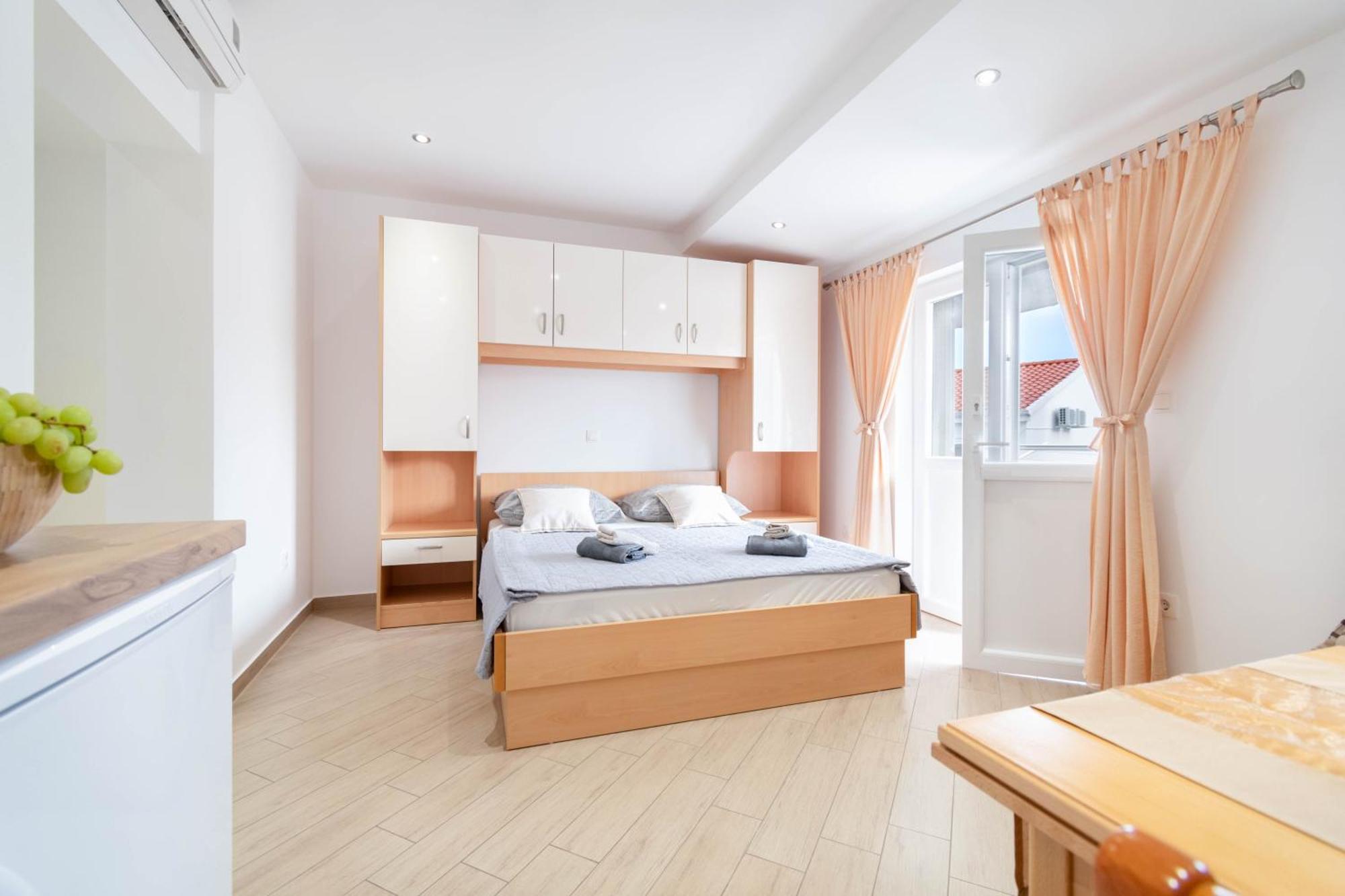 Studio Apartmani Dora Makarska Exterior photo