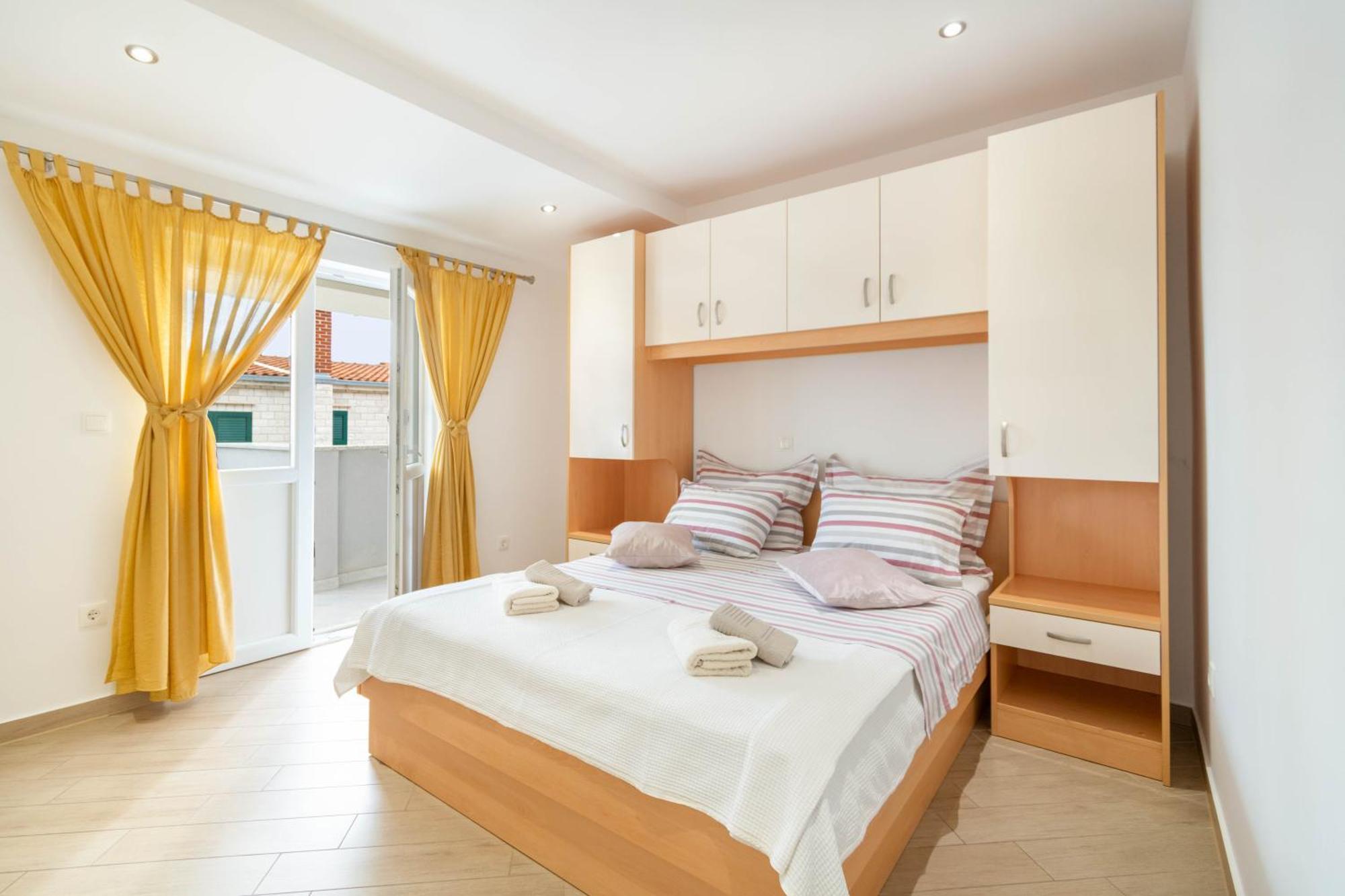 Studio Apartmani Dora Makarska Exterior photo