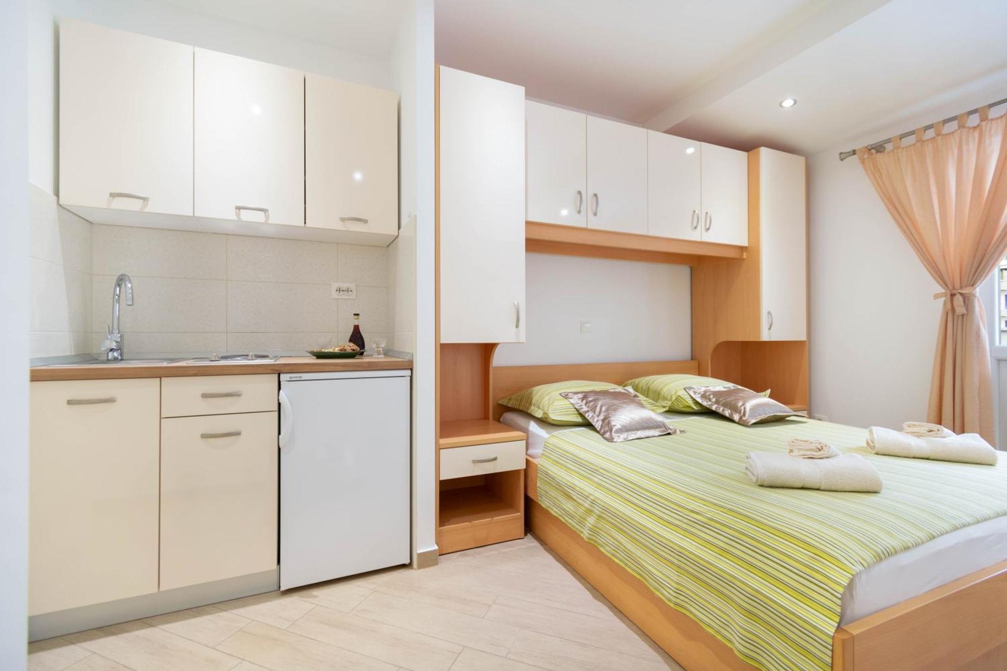 Studio Apartmani Dora Makarska Exterior photo