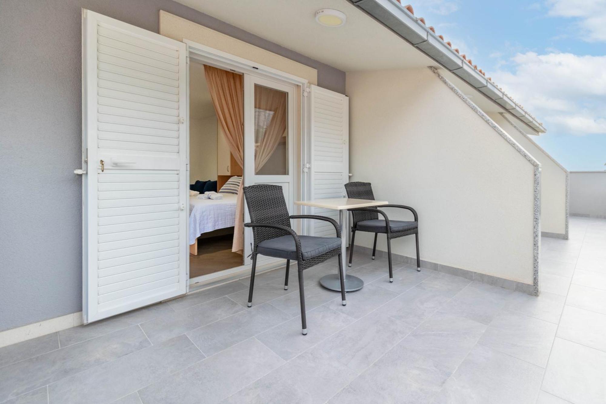 Studio Apartmani Dora Makarska Exterior photo