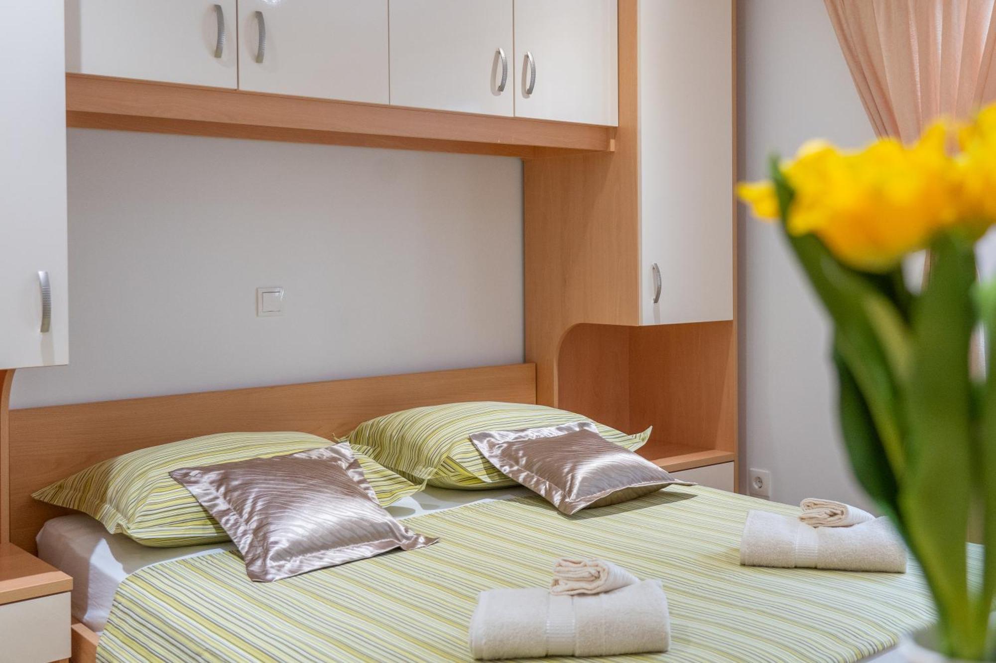 Studio Apartmani Dora Makarska Exterior photo
