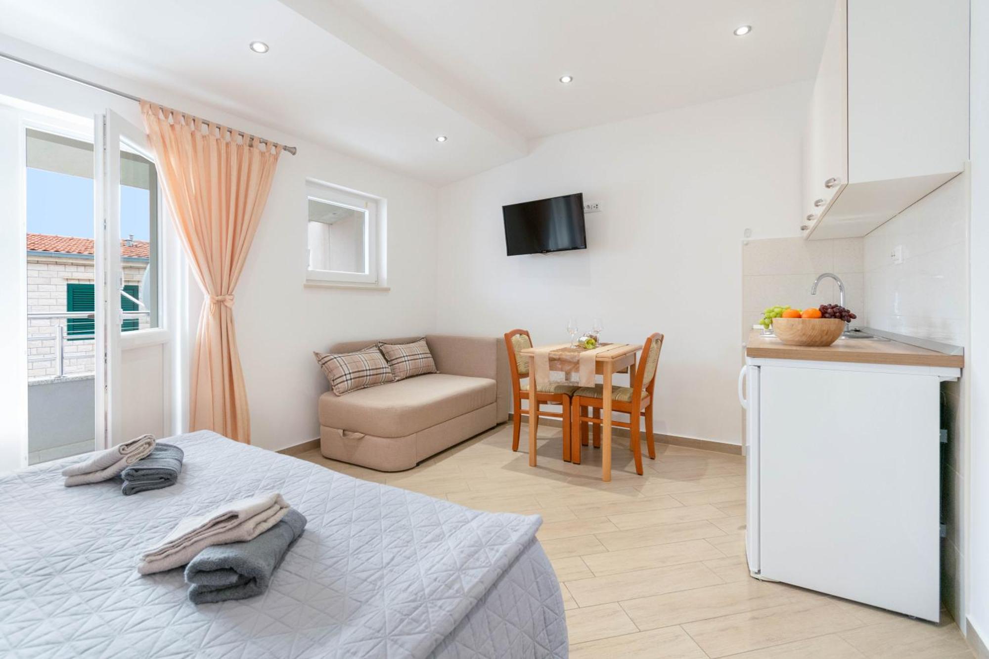 Studio Apartmani Dora Makarska Exterior photo